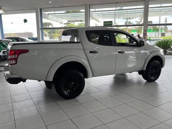 MITSUBISHI L200 TRITON 2.4 16V TURBO DIESEL SPORT GLS CD 4P 4X4 AUTOMÁTICO